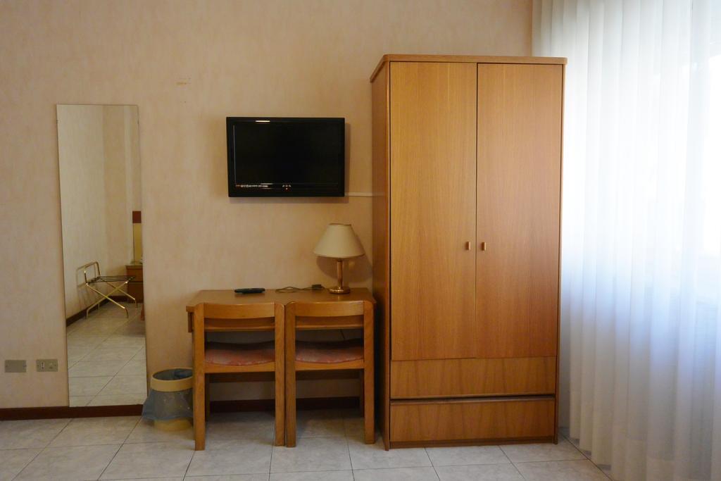 Hotel Rosengarten Pavia Buitenkant foto