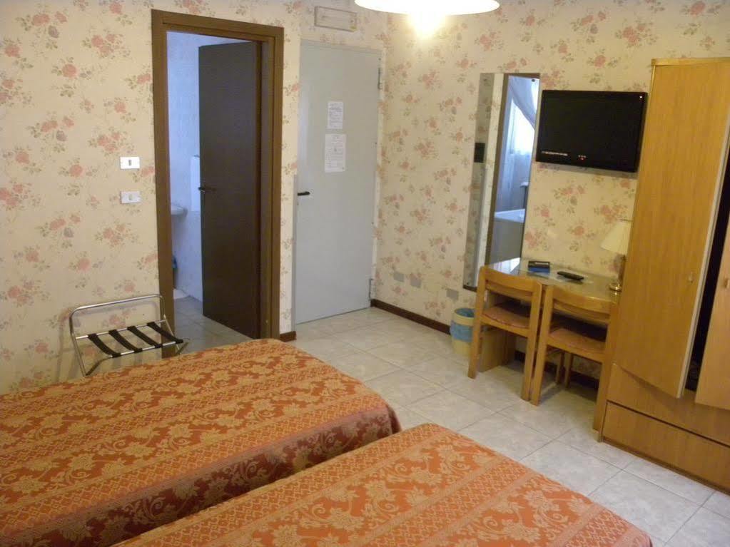 Hotel Rosengarten Pavia Buitenkant foto